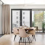 Luxurious With A Terrace And Garage - Grzybowska 公寓