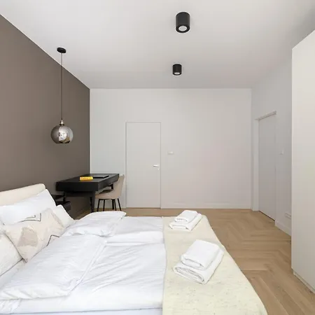 Luxurious With A Terrace And Garage - Grzybowska *